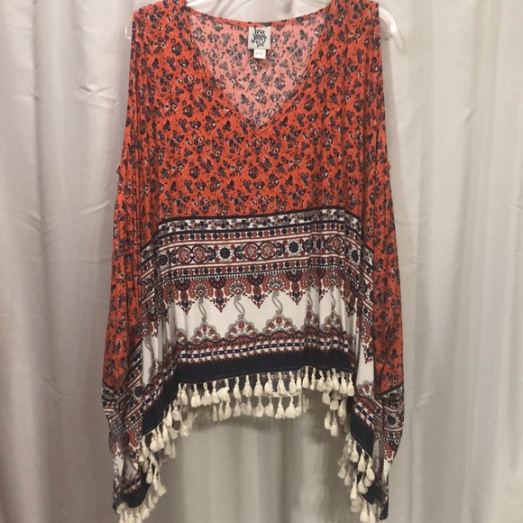 ivy jane Tops - Ivy Jane Cold Shoulder Top